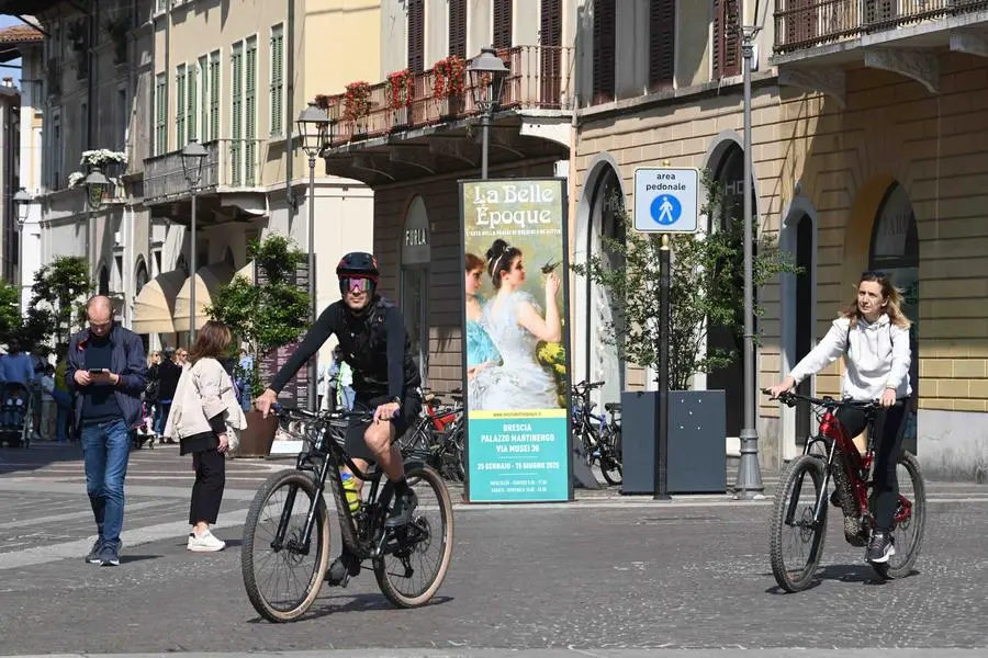 «Blu in bici», con la due ruote in centro a Brescia