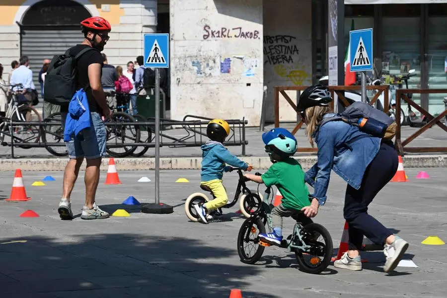 «Blu in bici», con la due ruote in centro a Brescia