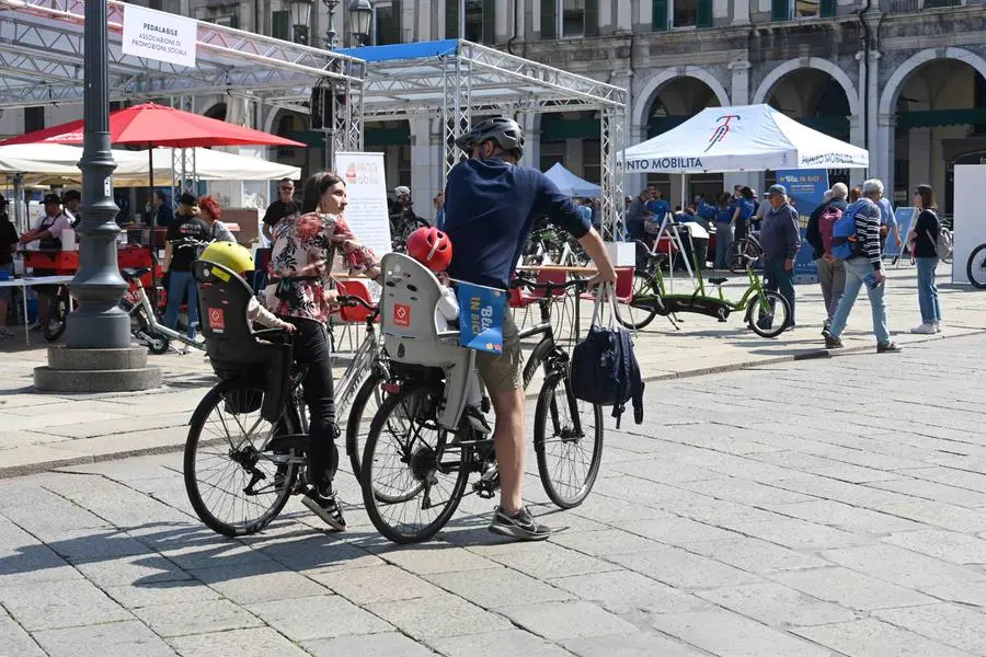 «Blu in bici», con la due ruote in centro a Brescia