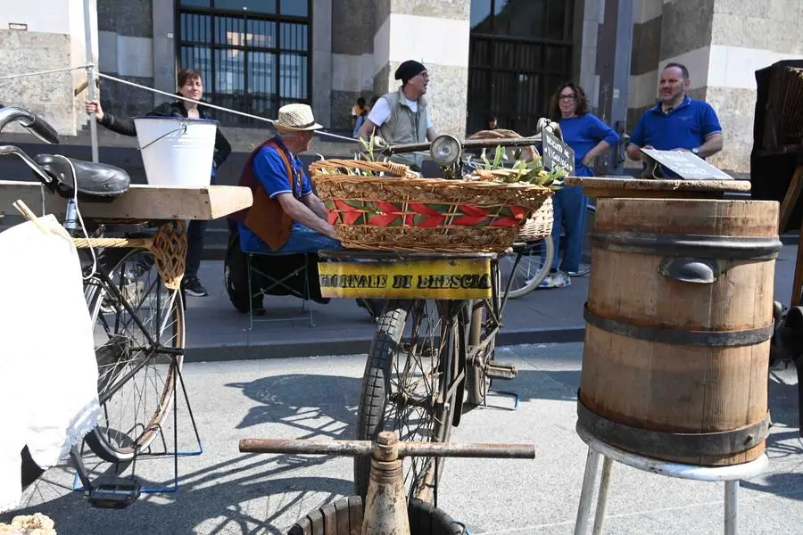 «Blu in bici», con la due ruote in centro a Brescia