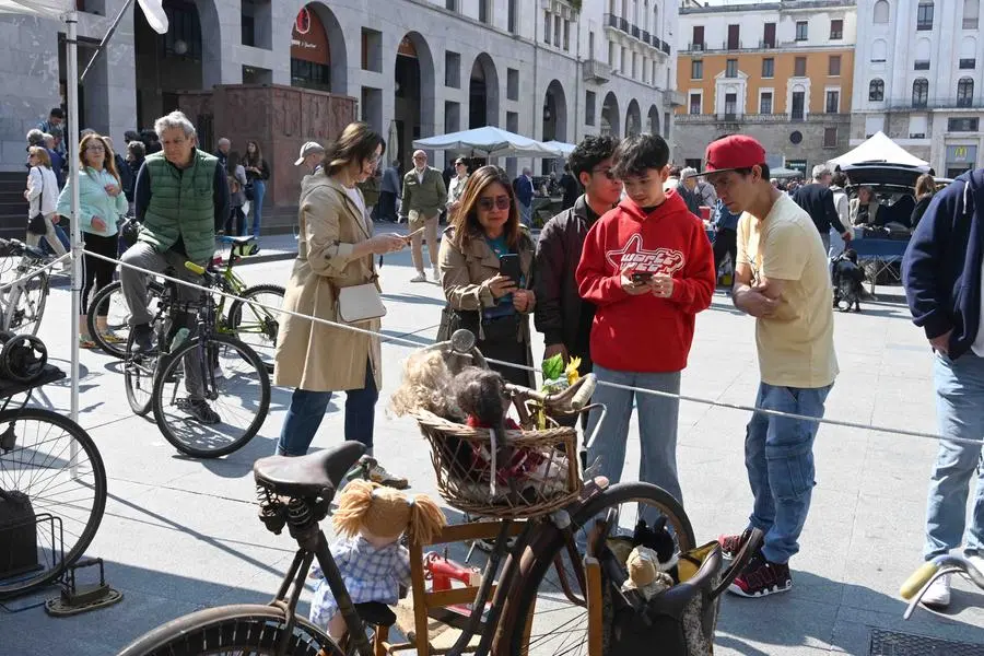 «Blu in bici», con la due ruote in centro a Brescia