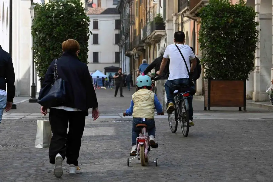 «Blu in bici», il passaggio in piazza Vittoria