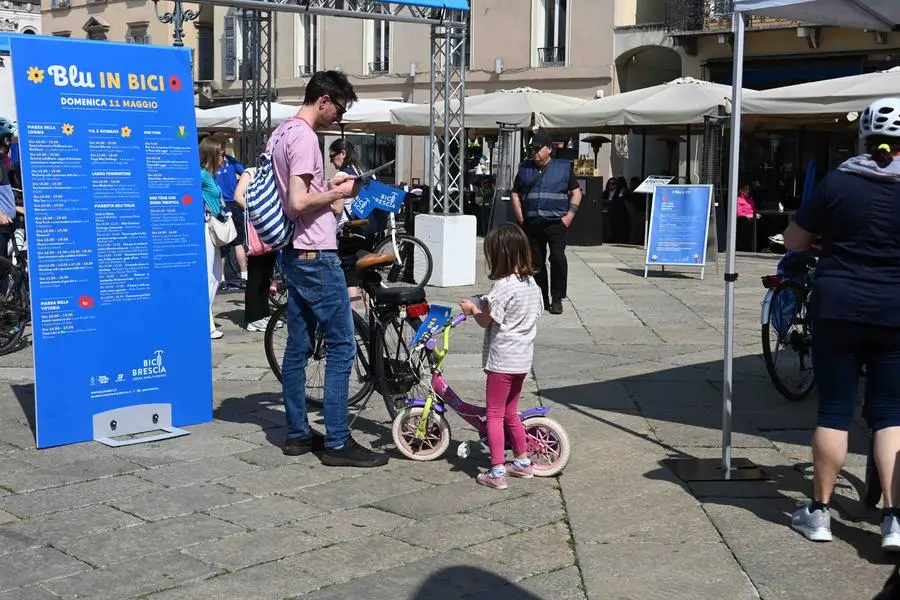 «Blu in bici», il passaggio in piazza Vittoria