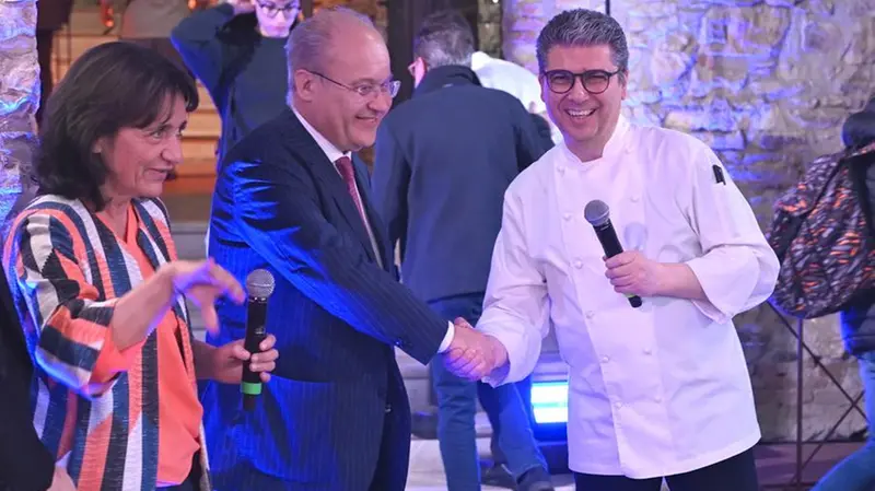 Lo chef con il presidente dell’Editoriale Camadini e il direttore Vallini