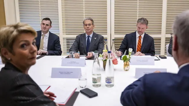 epa12086758 Switzerland's President Karin Keller-Sutter (L), US Secretary of the Treasury Scott Bessent (C), US Trade Representative Jamieson Greer (2-R) and Switzerland's Economy Minister Federal Councillor Guy Parmelin (R), during a bilateral meeting between Switzerland and the United States, in Geneva, Switzerland, 09 May 2025. EPA/MARTIAL TREZZINI