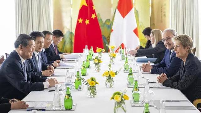 epa12086949 Chinese Vice Premier He Lifeng (L), Switzerland's Economy Minister Federal Councillor Guy Parmelin (2-R), and Switzerland's President Karin Keller-Sutter (R), during a bilateral meeting between Switzerland and China, in Geneva, Switzerland, 09 May 2025. EPA/MARTIAL TREZZINI / POOL