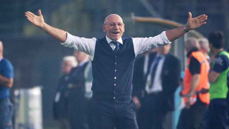 Gigi Cagni festeggia la vittoria che vale la salvezza © www.giornaledibrescia.it