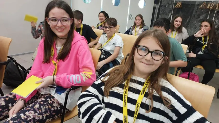 Gli alunni della prima e seconda A e B della scuola Chizzolini a Sarezzo