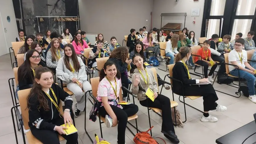 Gli alunni della prima e seconda A e B della scuola Chizzolini a Sarezzo