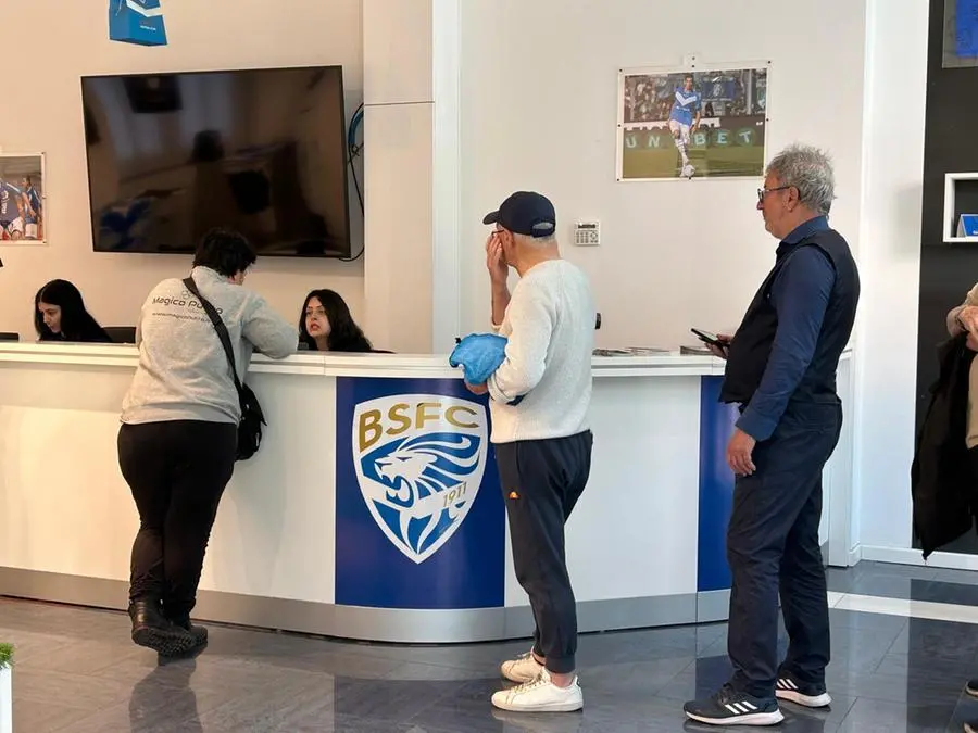 Al Brescia Store tifosi in coda per i biglietti