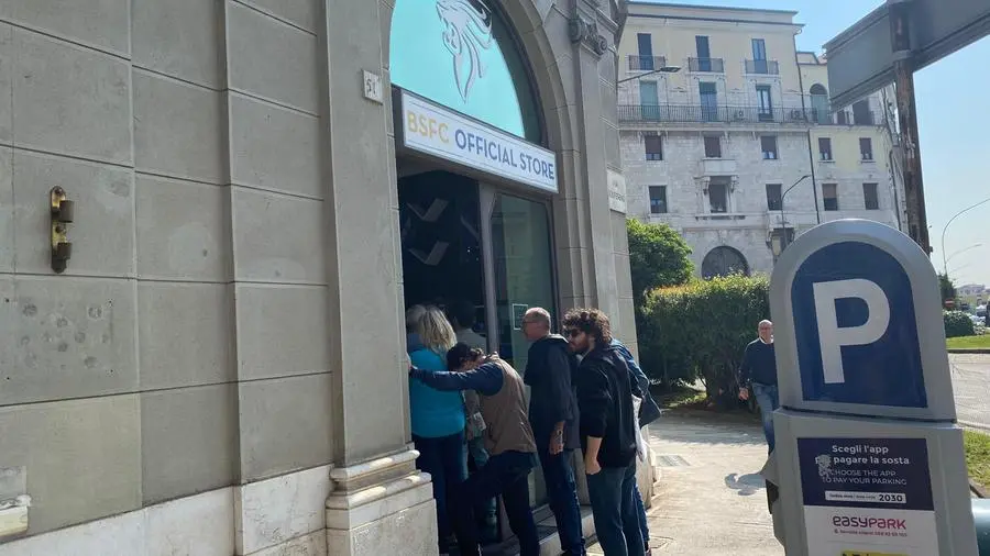 Al Brescia Store tifosi in coda per i biglietti