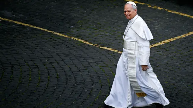 Pope Leo walking inside the Vatican before the Regina Coeli prayer, Vatican City, 11 May 2025. ANSA/RICCARDO ANTIMIANI