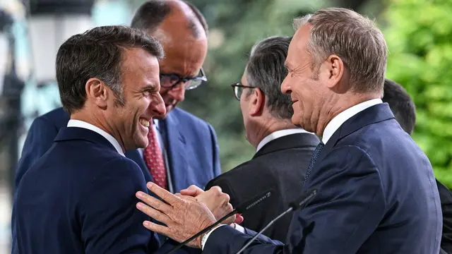 epa12088906 (L-R) France's President Emmanuel Macron, Germany's Chancellor Friedrich Merz, Britain's Prime Minister Keir Starmer, Poland's Prime Minister Donald Tusk and Ukraine's President Volodymyr Zelensky (partially hidden) react at the end of a joint press conference following a meeting of the 'Coalition of the willing' at the Mariinskyi Palace, the official residence of the president of Ukraine, in Kyiv, Ukraine, 10 May 2025, amid the ongoing Russian invasion. EPA/DAREK DELMANOWICZ POLAND OUT