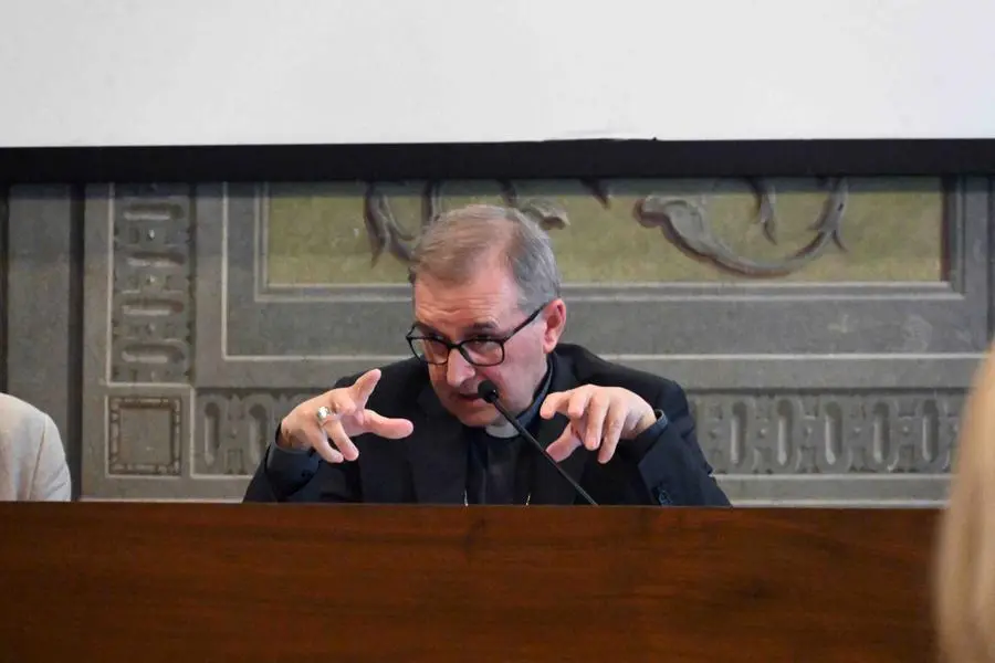 Il vescovo Tremolada all'incontro con i giornalisti per la Giornata mondiale della comunicazioni sociali