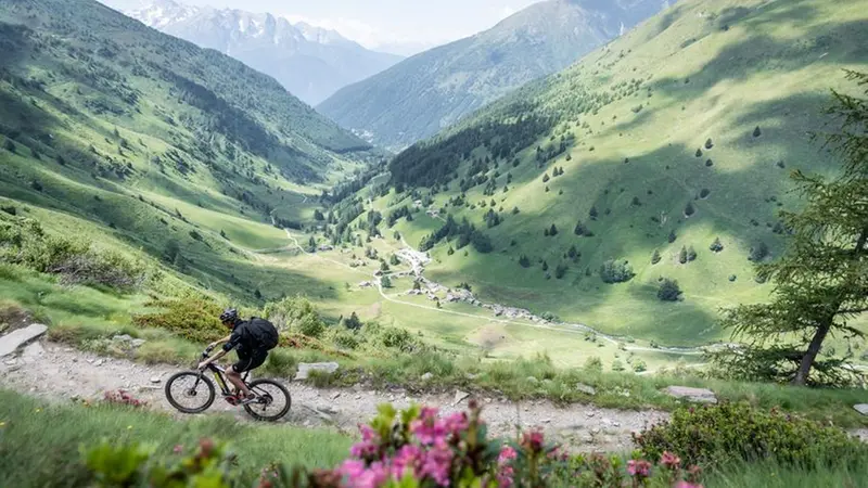 Un ciclista a Case di Viso - Foto Giacomo Podetti
