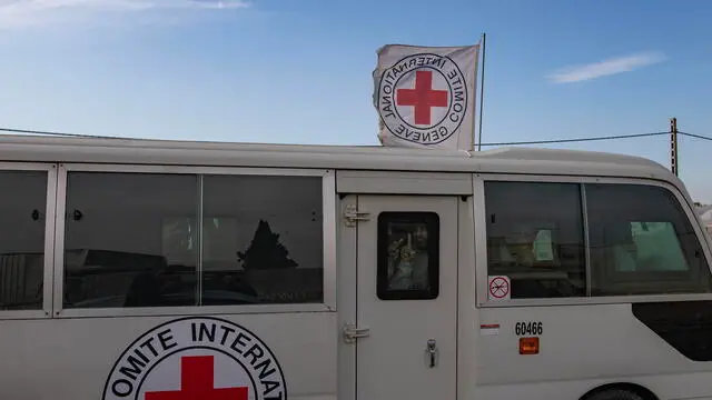epa11852292 A Red Cross convoy carries Palestinian fomer prisoners who were released by Israel as part of a ceasefire deal with Hamas, in Khan Yunis, southern Gaza Strip, 25 January 2025. Israel and Hamas implemented the first phase of a hostage release and ceasefire deal on 19 January 2025. EPA/HAITHAM IMAD