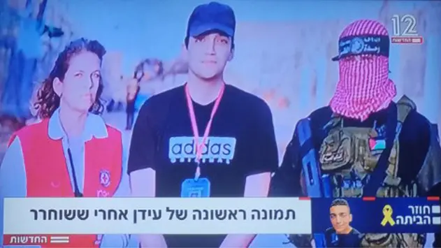 Immagine dell'ostaggio Alexander ripresa da canale 12 che ha rilanciato Al Jazeera
