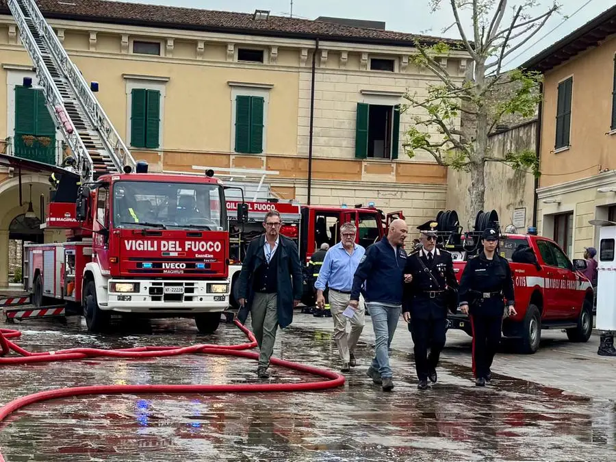 Pozzolengo, incendio a Villa Albertini