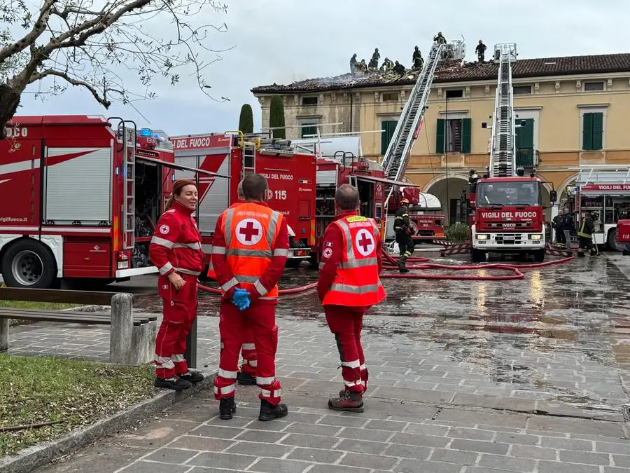 Pozzolengo, incendio a Villa Albertini