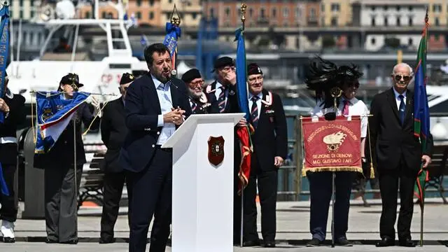 Cerimonia di avvicendamento della Direzione marittima della Liguria. L'attuale Direttore marittimo, l'Ammiraglio Ispettore Capo (CP) Piero Pellizzari, cederà il Comando al Contrammiraglio (CP) Antonio Ranieri, alla presenza del Comandante Generale del Corpo delle Capitanerie di porto - Guardia Costiera, Ammiraglio Ispettore Capo (CP) Nicola Carlone, delle Autorità e del personale militare e civile della Direzione marittima. Tra i presenti anche il ministro per le Infrastrutture Matteo Salvini. Genova, 28 aprile 2025. ANSA/LUCA ZENNARO