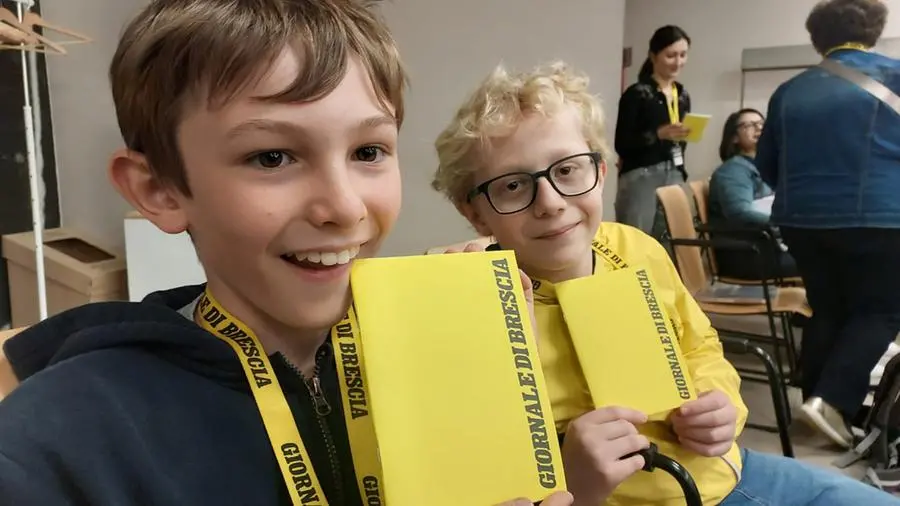 Gli alunni delle quinte A e B della scuola Don Milani, San Vito di Bedizzole