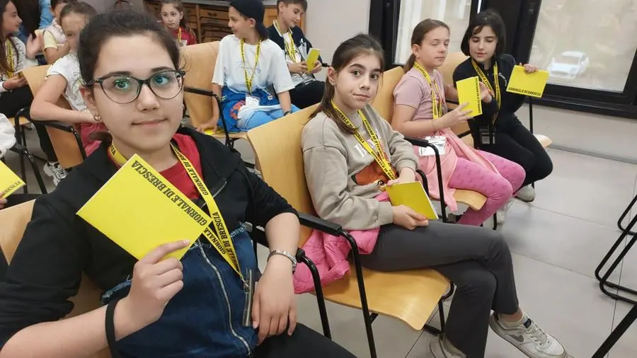 Gli alunni delle quinte A e B della scuola Don Milani, San Vito di Bedizzole