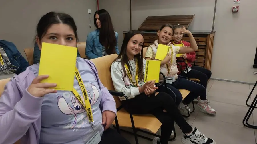 Gli alunni delle quinte A e B della scuola Don Milani, San Vito di Bedizzole