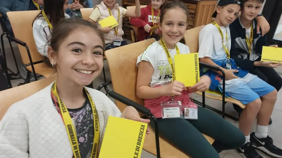 Gli alunni delle quinte A e B della scuola Don Milani, San Vito di Bedizzole