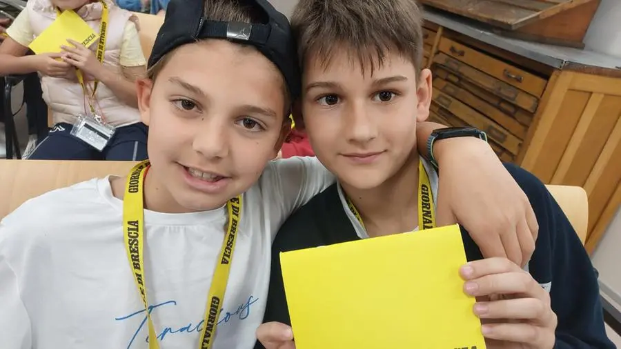 Gli alunni delle quinte A e B della scuola Don Milani, San Vito di Bedizzole