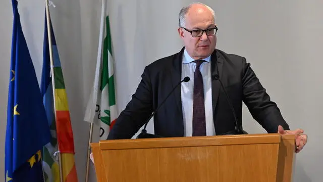 L'intervento del sindaco di Roma, Roberto Gualtieri, nel corso della conferenza nazionale del Pd, La casa è un diritto, Roma 7 aprile 2025. ANSA/MAURIZIO BRAMBATTI