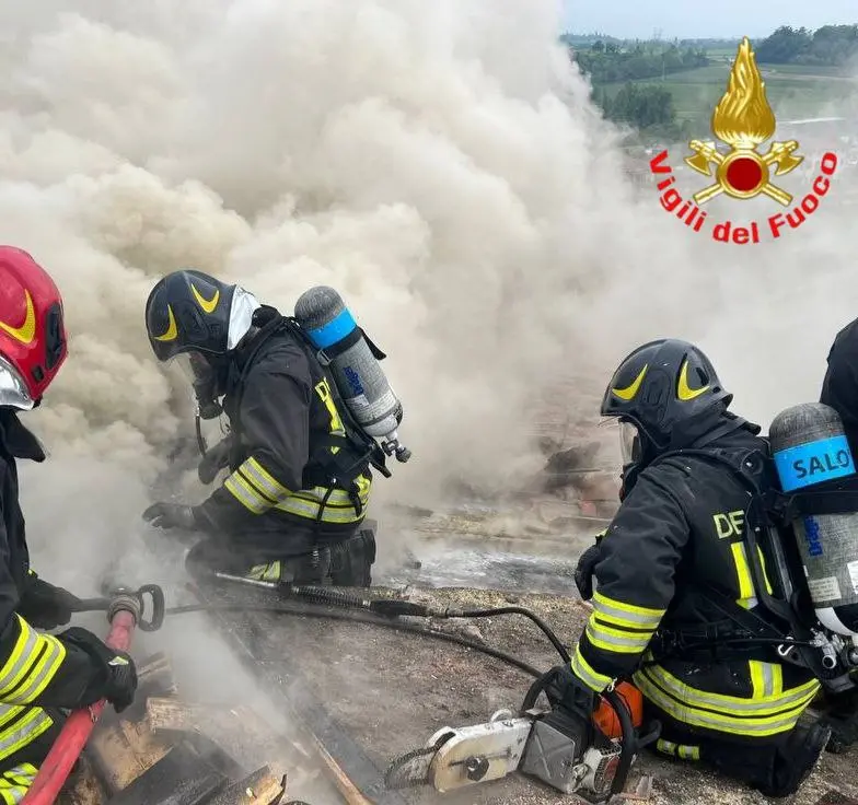 L'intervento dei vigili del fuoco alla casa di riposo di Pozzolengo