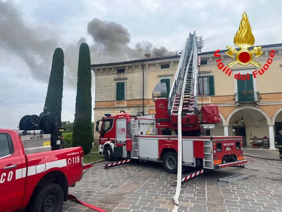 L'intervento dei vigili del fuoco alla casa di riposo di Pozzolengo