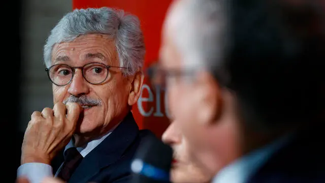 Massimo D’Alema durante la presentazione del suo ultimo libro “A Mosca l’ultima volta. Viaggio con Enrico Berlinguer”, Roma 15 novembre 2022. ANSA/FABIO FRUSTACI