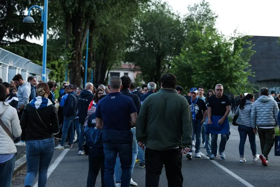 Tifosi arrivano al Rigamonti per la partita