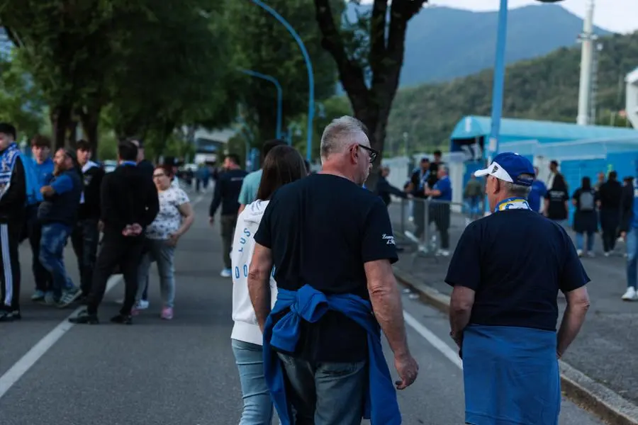 Tifosi arrivano al Rigamonti per la partita
