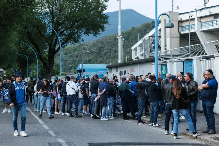 Tifosi arrivano al Rigamonti per la partita