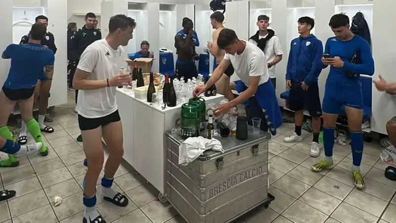 Festeggiamenti nello spogliatoio delle rondinelle - Foto Instagram