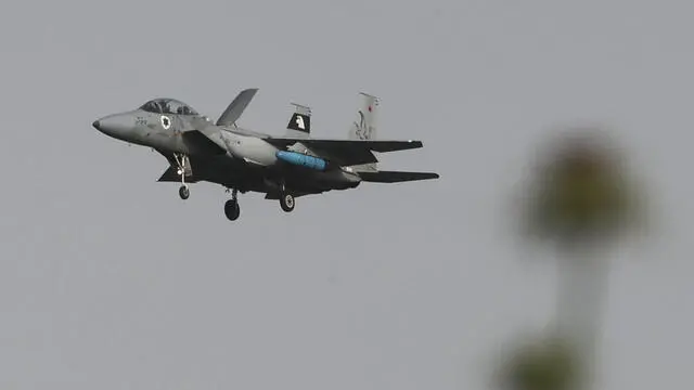 epa11246816 An Israeli Air Force F15 fighter jet in the air near the city of Gedera, southern Israel, 27 March 2024. The Israeli Defence Forces announced that the Israeli Air Force is to resume its training program for the current year of war, including increased readiness for conflict in the northern areas. More than 30,000 Palestinians and over 1,300 Israelis have been killed, according to the Palestinian Health Ministry and the Israel Defense Forces (IDF), since Hamas militants launched an attack against Israel from the Gaza Strip on 07 October 2023, and the Israeli operations in Gaza and the West Bank which followed it. EPA/ABIR SULTAN