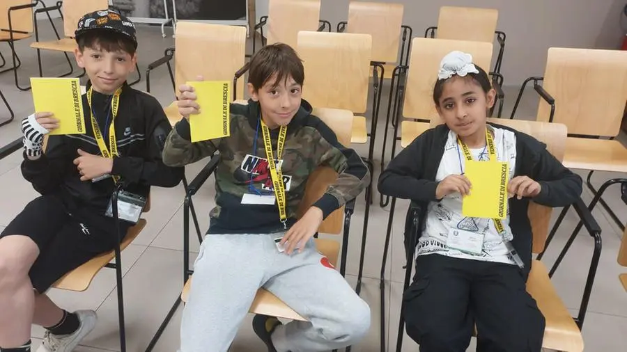 Gli alunni della quinta D dell'istituto comprensivo di Leno