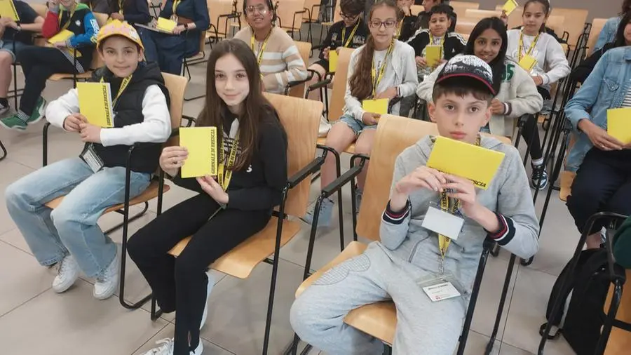 Gli alunni della quinta D dell'istituto comprensivo di Leno