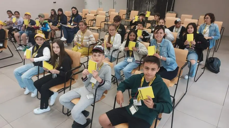 Gli alunni della quinta D dell'istituto comprensivo di Leno