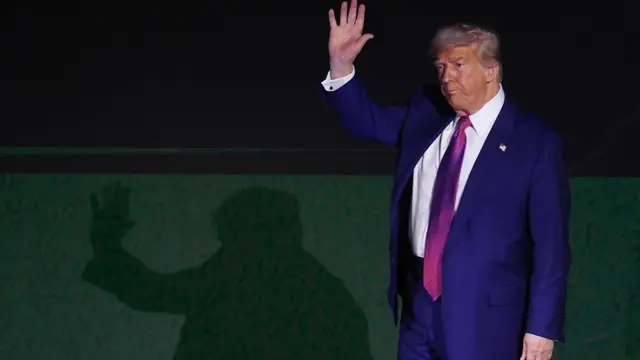epa12096892 US President Donald Trump attends the Keynote Address at the Saudi-US Investment Forum in Riyadh, Saudi Arabia, 13 May 2025. The forum is taking place during the state visit of US President Trump to Saudi Arabia on 13 May. EPA/ALI HAIDER