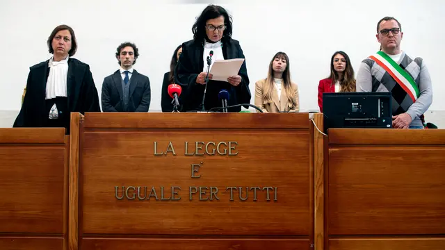 Il giudice Paola Roja durante la sentenza nella Prima Corte di Assise di Roma presso l’aula Bunker di Rebibbia, per il processo della strage di Fidene a Claudio Campiti imputato per l’omicidio di quattro donne durante una riunione condominiale del consorzio Valleverde, Roma, 16 aprile 2025. ANSA/ANGELO CARCONI