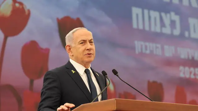 epa12062545 Israeli Prime Minister Benjamin Netanyahu addresses the annual ceremony on the eve of the 'Memorial Day for the Fallen Soldiers of Israel and Victims of Terrorism' (Yom HaZikaron) at the Yad LaBanim Memorial in Jerusalem, 29 April 2025. EPA/ABIR SULTAN / POOL