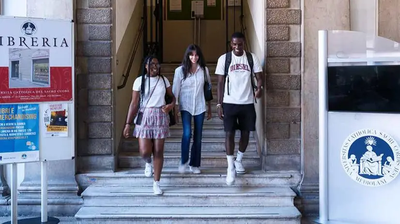 Alcuni studenti e studentesse della Cattolica di Brescia