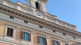 L'Union Jack, la bandiera della Gran Bretagna, esposta da questa mattina sulla facciata di Montecitorio, Roma, 9 aprile 2025. ANSA/US MONTECITORIO +++ NPK +++ NO SALES, EDITORIAL USE ONLY +++