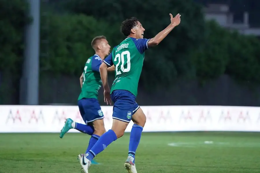 SERIE C CALCIO BRESCIA PLAY OFF FERALPISALO' - CROTONE NELLA FOTO ESULTANZA ZENNARO DAVIDE    14-05-2025 perteghella@newreporter