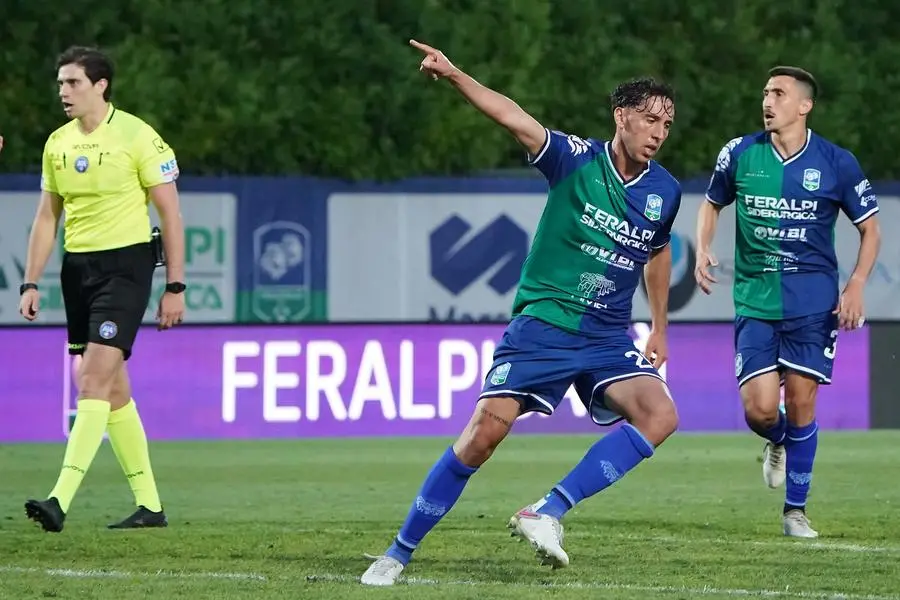SERIE C CALCIO BRESCIA PLAY OFF FERALPISALO' - CROTONE NELLA FOTO ESULTANZA ZENNARO DAVIDE    14-05-2025 perteghella@newreporter