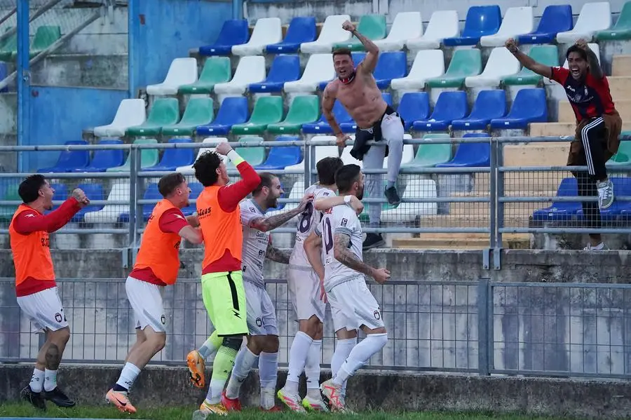 SERIE C CALCIO BRESCIA PLAY OFF FERALPISALO' - CROTONE NELLA FOTO ESULTANZA CROTONE    14-05-2025 perteghella@newreporter