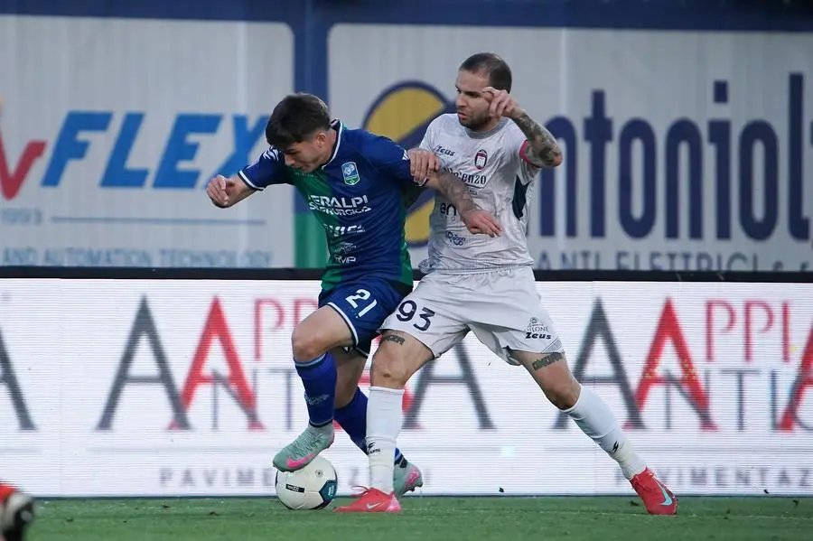 SERIE C CALCIO BRESCIA PLAY OFF FERALPISALO' - CROTONE NELLA FOTO CAVUOTI NICOLO' E TUMMINELLO MARCO    14-05-2025 perteghella@newreporter